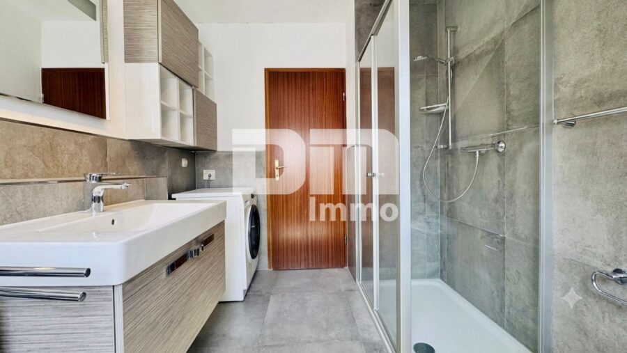 (R)erserviert!!!Exklusive Dachgeschosswohnung mit Balkon & Garage in gefragter Lage der Eichwaldsiedlung - DG Badezimmer / Dusche / Waschmaschine